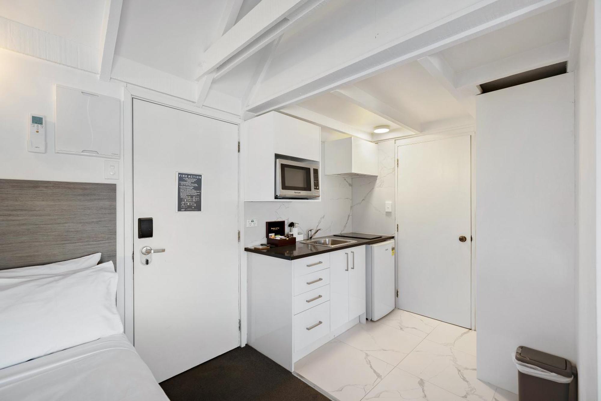קווינסטאון Lakeview Colonial Motel מראה חיצוני תמונה