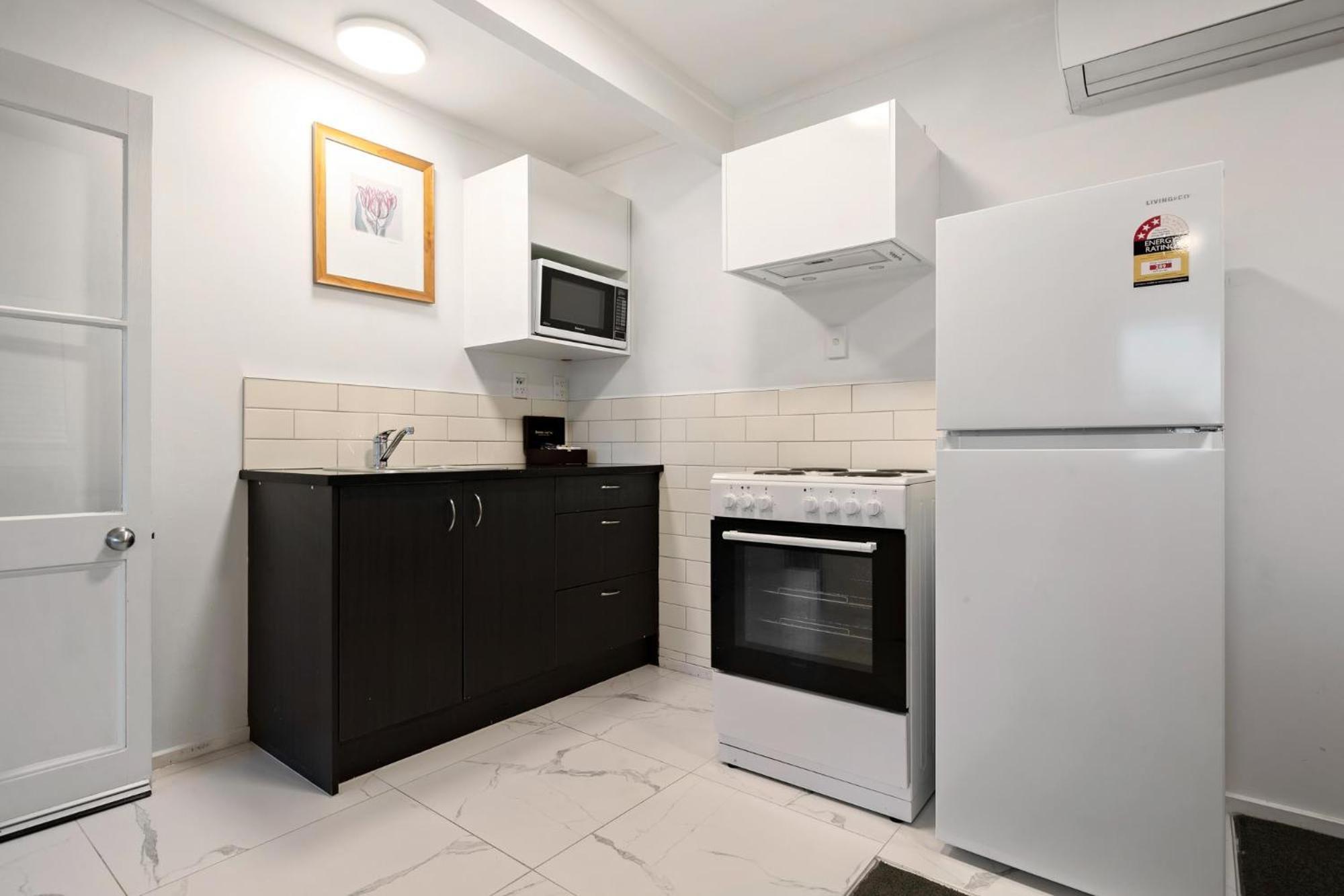 קווינסטאון Lakeview Colonial Motel מראה חיצוני תמונה