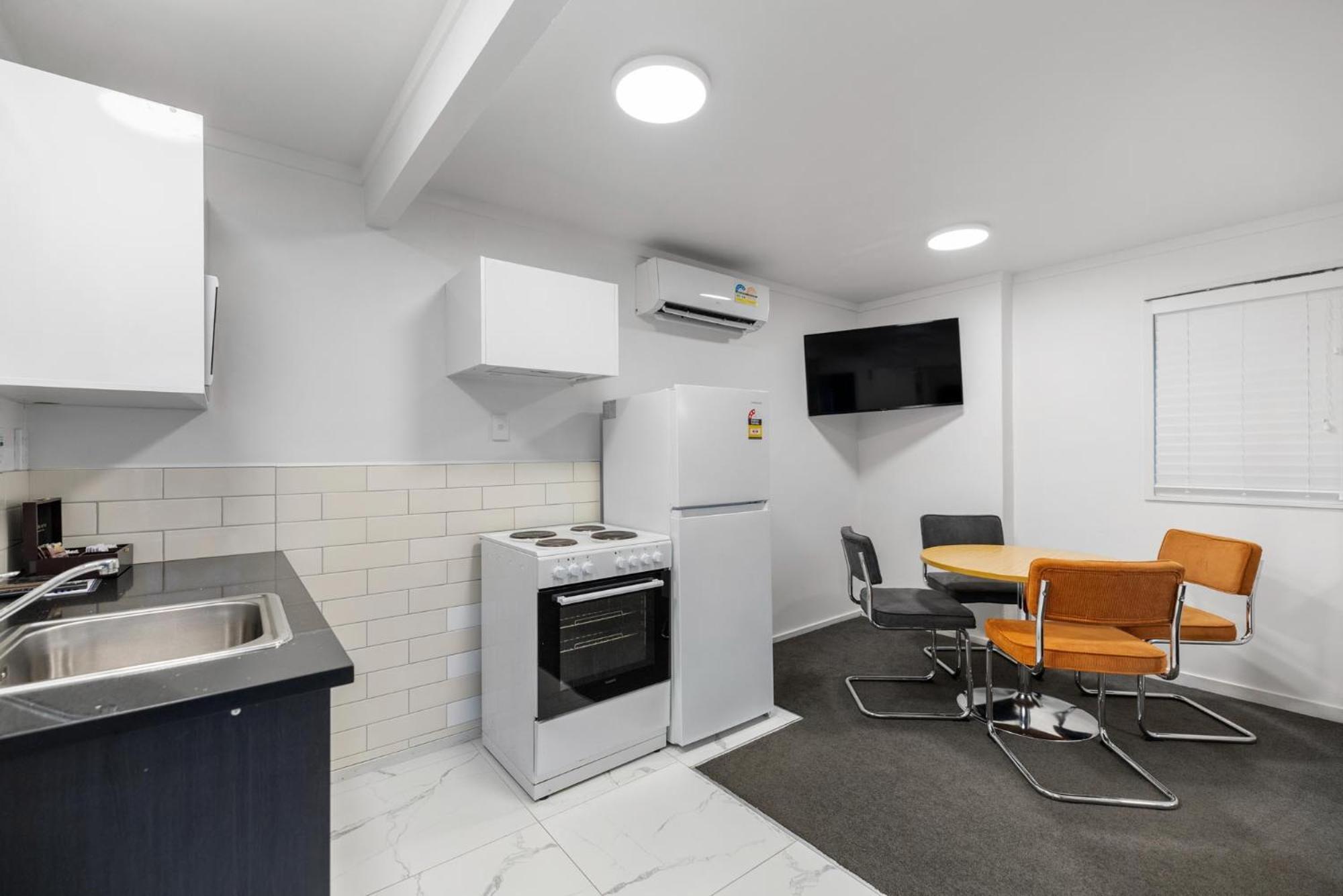 קווינסטאון Lakeview Colonial Motel מראה חיצוני תמונה