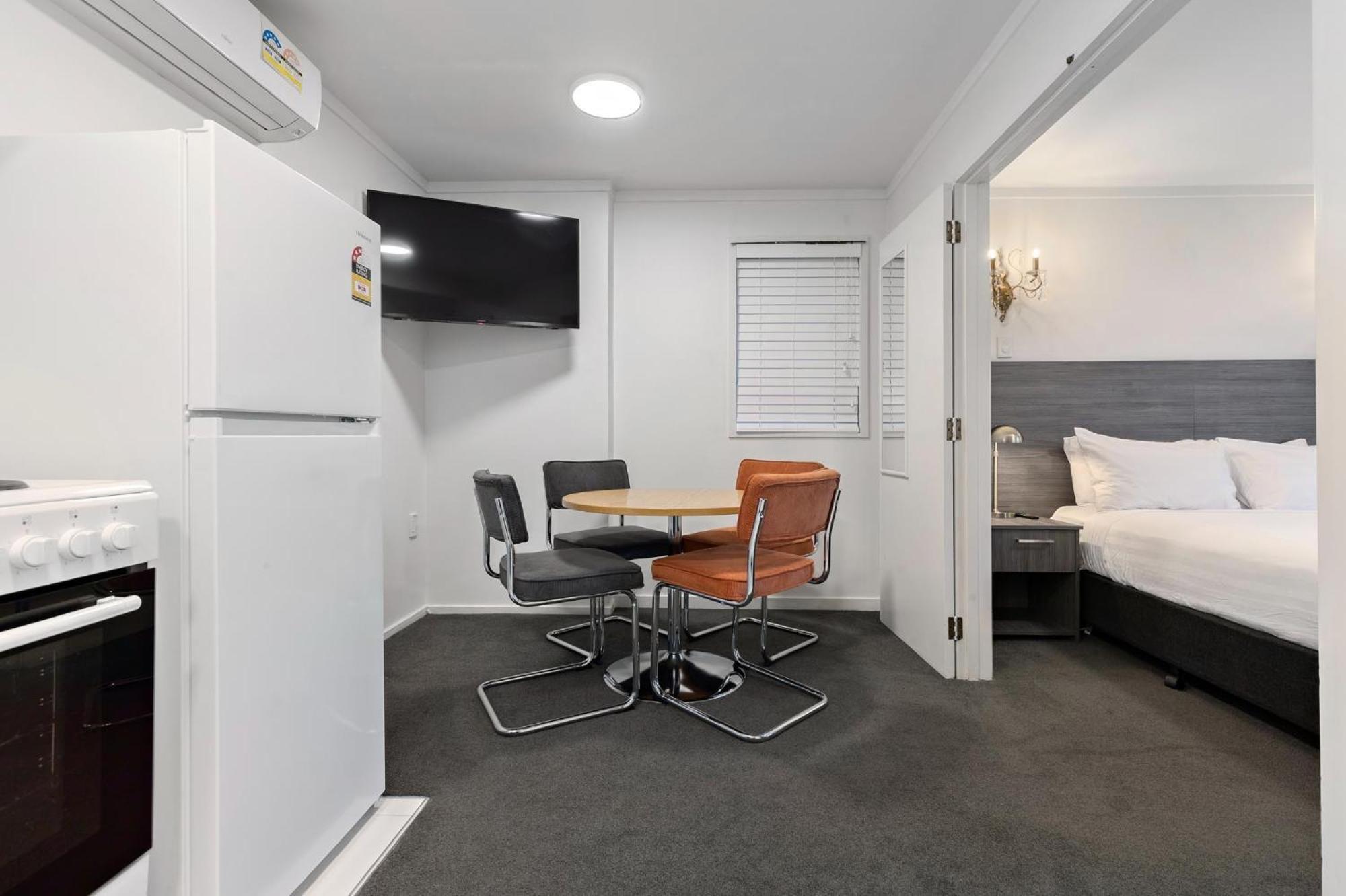 קווינסטאון Lakeview Colonial Motel מראה חיצוני תמונה